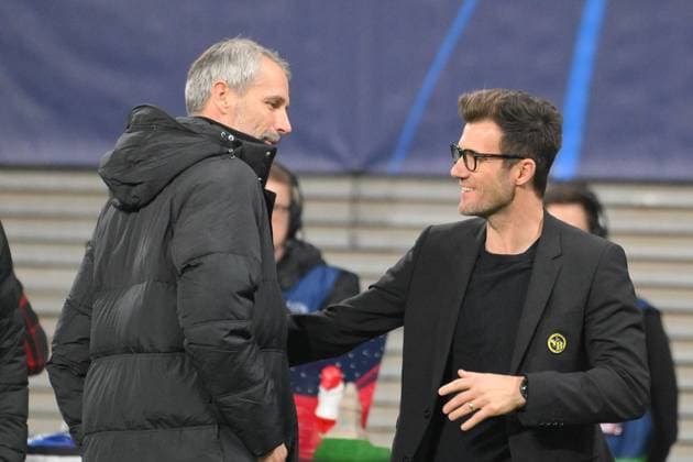 Raphael Wicky (Trainer, BSC Young Boys) re. und Marco Rose (Trainer, RB Leipzig) li. RB Leipzig vs. BSC Young Boys, Fussball, Champions League, Vorrunde, 6. Spieltag, Saison 2023 2024, 13.12.2023 DFB DFL REGULATIONS PROHIBIT ANY USE OF PHOTOGRAPHS AS IMAGE SEQUENCES AND OR QUASI-VIDEO RB Leipzig vs. BSC Young Boys, Fussball, Champions League, Vorrunde, 6. Spieltag, Saison 2023 2024, 13.12.2023 Leipzig Copyright: xEibner-Pressefoto BertxHarzerx EP_BHR