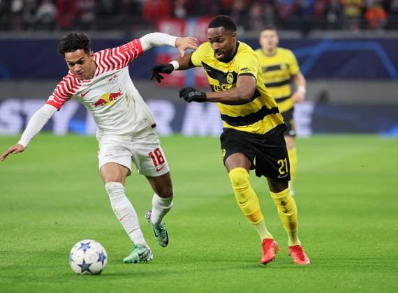 RB Leipzig - Young Boys Bern Champions League Leipzig, 13.12.2023, Red Bull Arena, Champions League, Gruppe G, Spieltag 6 , RB LEIPZIG vs. YOUNG BOYS BERN , Im Bild v.l.: Fabio Cavalho (18, RB Leipzig) und Ulisses Garcia ( 21, Bern) ,