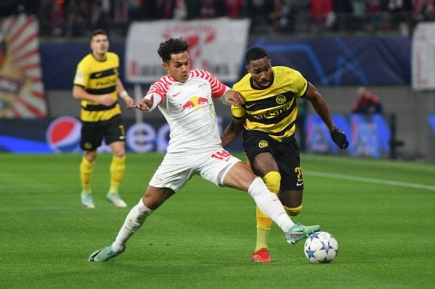 Fabio Carvalho (RB Leipzig) li. und Ulisses Garcia (BSC Young Boys) re. RB Leipzig vs. BSC Young Boys, Fussball, Champions League, Vorrunde, 6. Spieltag, Saison 2023 2024, 13.12.2023 DFB DFL REGULATIONS PROHIBIT ANY USE OF PHOTOGRAPHS AS IMAGE SEQUENCES AND OR QUASI-VIDEO RB Leipzig vs. BSC Young Boys, Fussball, Champions League, Vorrunde, 6. Spieltag, Saison 2023 2024, 13.12.2023 Leipzig Copyright: xEibner-Pressefoto BertxHarzerx EP_BHR