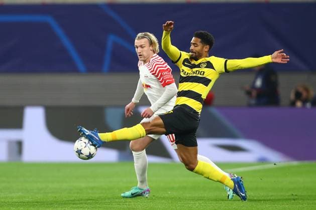 13.12.2023, xtgx, Fussball UEFA Champions League, RB Leipzig - Young Boys Bern emspor, v.l. Emil Forsberg (Leipzig, 10), Saidy Janko (Bern, 17) Zweikampf, Duell, Kampf, tackle (DFL DFB REGULATIONS PROHIBIT ANY USE OF PHOTOGRAPHS as IMAGE SEQUENCES and or QUASI-VIDEO) Leipzig
