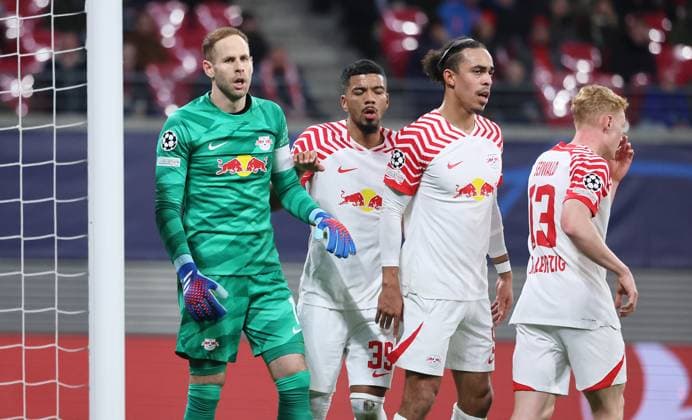RB Leipzig - Young Boys Bern Champions League Leipzig, 13.12.2023, Red Bull Arena, Champions League, Gruppe G, Spieltag 6 , RB LEIPZIG vs. YOUNG BOYS BERN , Im Bild v.l.: Torwart Peter Gulacsi (1, RB Leipzig), Benjamin Henrichs (39, RB Leipzig), Yussuf Yurary Poulsen (9, RB Leipzig) und Nicolas Seiwald (13, RB Leipzig) ,