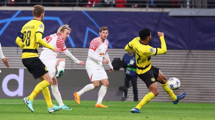 RB Leipzig - Young Boys Bern Champions League Leipzig, 13.12.2023, Red Bull Arena, Fussball , UEFA Champions League, Gruppe G , 6. Spieltag, RB Leipzig vs. Young Boys Bern , Im Bild: Tor für RB Leipzig. Emil Forsberg (10, RB Leipzig) trifft zum 2:1. , Foto nur zur redaktionellen Nutzung bestimmt! . , UEFA regulations prohibit any use of photographs as image sequences and or quasi-video ,