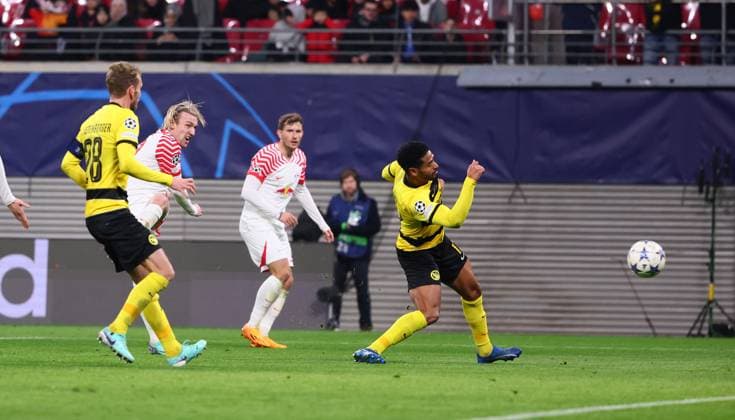 RB Leipzig - Young Boys Bern Champions League Leipzig, 13.12.2023, Red Bull Arena, Fussball , UEFA Champions League, Gruppe G , 6. Spieltag, RB Leipzig vs. Young Boys Bern , Im Bild: Tor für RB Leipzig. Emil Forsberg (10, RB Leipzig) trifft zum 2:1. , Foto nur zur redaktionellen Nutzung bestimmt! . , UEFA regulations prohibit any use of photographs as image sequences and or quasi-video ,