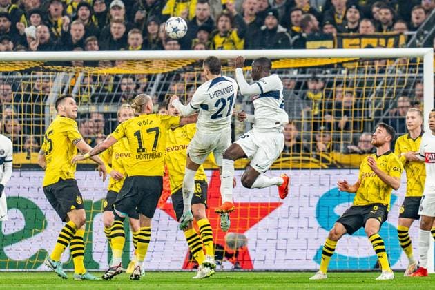 Lucas Hernandez (Paris Saint-Germain, 21) Randal Kolo Muani (Paris Saint-Germain, 23) Marius Wolf (Borussia Dortmund, 17) Salih Oezcan (Borussia Dortmund, 6) Borussia Dortmund vs. Paris Saint-Germain, Fussball, UEFA Champions League, 6. Spieltag, 13.12.2023 DFL REGULATIONS PROHIBIT ANY OUSE OF PHOTOGRAPHS AS IMAGE SEQUENCES AND OR QUASI-VIDEO Borussia Dortmund vs. Paris Saint-Germain, Fussball, UEFA Champions League, 6. Spieltag, 13.12.2023 Dortmund Copyright: xEibner-Pressefoto BahhoxKarax EP_BVB