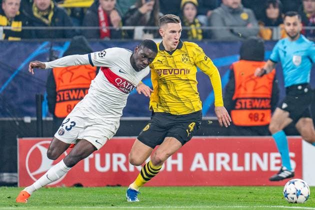 Randal Kolo Muani (Paris Saint-Germain, 23) Nico Schlotterbeck (Borussia Dortmund, 4) Borussia Dortmund vs. Paris Saint-Germain, Fussball, UEFA Champions League, 6. Spieltag, 13.12.2023 DFL REGULATIONS PROHIBIT ANY OUSE OF PHOTOGRAPHS AS IMAGE SEQUENCES AND OR QUASI-VIDEO Borussia Dortmund vs. Paris Saint-Germain, Fussball, UEFA Champions League, 6. Spieltag, 13.12.2023 Dortmund Copyright: xEibner-Pressefoto BahhoxKarax EP_BVB