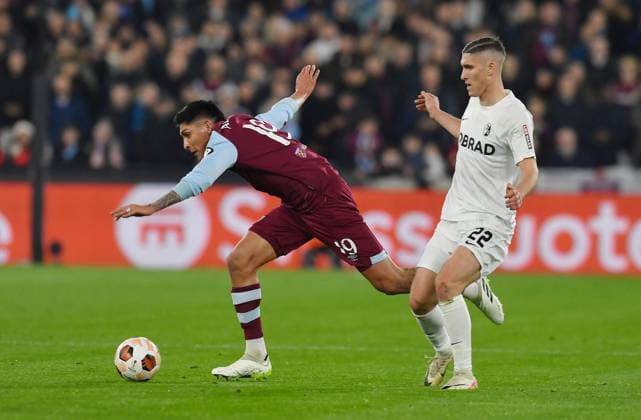 Edson Ãlvarez of West Ham United is challenged by Roland Sallai of SC Freiberg West Ham United v Freiburg, UEFA Europa League, Group A, Football, London Arena, London, UK - 14 Dec 2023 EDITORIAL USE ONLY No use with unauthorised audio, video, data, fixture lists, club league logos or live services. Online in-match use limited to 120 images, no video emulation. No use in betting, games or single club league player publications. Copyright: xAlanxWalter Shutterstockx 14254269af