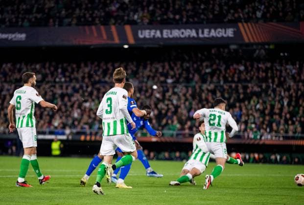 Rangers Forward Abdallah Sima scores his sides first goal during the Europa League Group C match at the Estadio Benito Villamarin, Seville. Real Betis v Rangers, UEFA Europa League, Group C, Football, Benito VillamaroÆ?Ã?Ân Stadium, Seville, Spain - 14 Dec 2023 EDITORIAL USE ONLY No use with unauthorised audio, video, data, fixture lists, club league logos or live services. Online in-match use limited to 120 images, no video emulation. No use in betting, games or single club league player publications. Copyright: xKirkxO Rourke RangersxFC Shutterstockx 14257803as