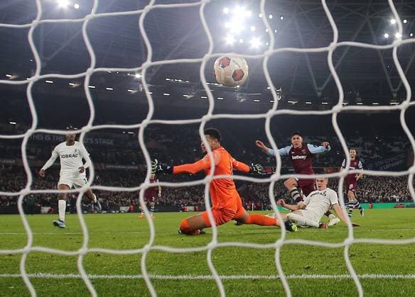 Edson Alvarez of West Ham United scores their sides second goal past Noah Atubolu of SC Freiburg West Ham United v Freiburg, UEFA Europa League, Group A, Football, London Arena, London, UK - 14 Dec 2023 EDITORIAL USE ONLY No use with unauthorised audio, video, data, fixture lists, club league logos or live services. Online in-match use limited to 120 images, no video emulation. No use in betting, games or single club league player publications. Copyright: xMichaelxZemanek Shutterstockx 14254605r