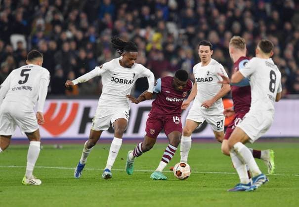 Mohammed Kudus of West Ham United on the ball West Ham United v Freiburg, UEFA Europa League, Group A, Football, London Arena, London, UK - 14 Dec 2023 EDITORIAL USE ONLY No use with unauthorised audio, video, data, fixture lists, club league logos or live services. Online in-match use limited to 120 images, no video emulation. No use in betting, games or single club league player publications. Copyright: xAlanxWalter Shutterstockx 14254269av