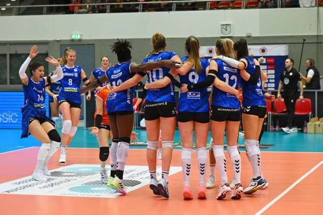 Siegerjubel Stuttgart, Schlussjubel, Jubel, Dresdner SC gegen Allianz MTV Stuttgart, Volleyball, DVV-Pokal Halbfinale, DDV Pokal, Margon Arena Dresden Bodenbacher Straße, DSC, Saison 2023 2024, 14.12.2023,
