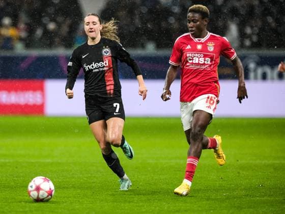Lara Prasnikar (Eintracht Frankfurt, 7), Christy Ucheibe (Benfica Lissabon, 16), GER, Eintracht Frankfurt vs Benfica Lissabon, Fussball, UEFA Womens Champions League, Gruppenphase, 4. Spieltag, Saison 2023 2024, 21.12.2023 GER, Eintracht Frankfurt vs Benfica Lissabon, Fussball, UEFA Womens Champions League, Gruppenphase, 4. Spieltag, Saison 2023 2024, 21.12.2023 Frankfurt Copyright: xEibner-Pressefoto FlorianxWieganx EP_FWD