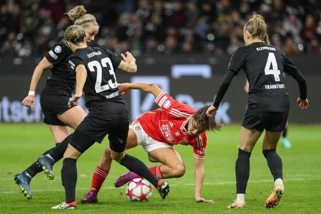21.12.2023, xusrbx, Fussball Champions League Frauen, Eintracht Frankfurt Frauen - SL Benfica Lissabon emspor, v.l. Sara Doorsoun Khajeh (Eintracht Frankfurt, 23), Pia Sophie Wolter (Eintracht Frankfurt, 17), Kika Nazareth (Benfica Lissabon, 10), Sophia Kleinherne (Eintracht Frankfurt, 4), (DFL DFB REGULATIONS PROHIBIT ANY USE OF PHOTOGRAPHS as IMAGE SEQUENCES and or QUASI-VIDEO) Frankfurt am Main