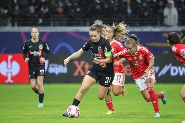 Sport Bilder des Tages 21.12.2023, xusrbx, Fussball Champions League Frauen, Eintracht Frankfurt Frauen - SL Benfica Lissabon emspor, v.l. Tanja Pawollek (Eintracht Frankfurt, 31), Andreia Norton (Benfica Lissabon, 17), Anna Gasper (Benfica Lissabon, 23), (DFL DFB REGULATIONS PROHIBIT ANY USE OF PHOTOGRAPHS as IMAGE SEQUENCES and or QUASI-VIDEO) Frankfurt am Main
