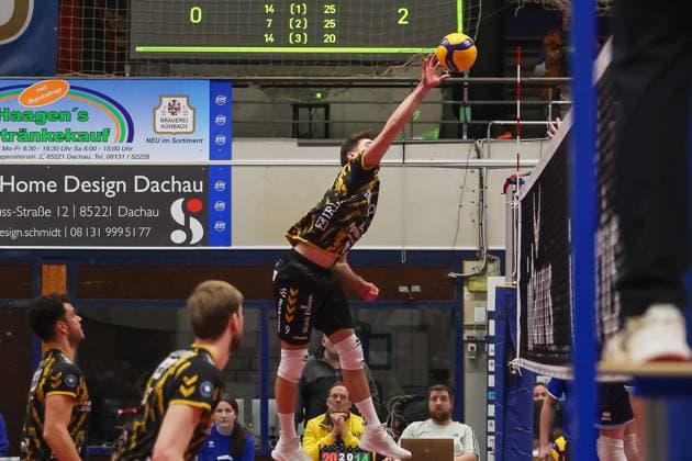 Marcin Ernastowicz (SWD powervolleys Dueren, 09) in der Luft, im Sprung, mit Ball am Netz, ASV Dachau vs. SWD powervolleys Dueren, Volleyball, Volleyball 1. Bundesliga, 14. Spieltag, Saison 23 24, 13.01.2024, ASV Dachau vs. SWD powervolleys Dueren, Volleyball, Volleyball 1. Bundesliga, 14. Spieltag, Saison 23 24, 13.01.2024 Dachau Copyright: xEibner-Pressefoto JennixMaulx EP_JML