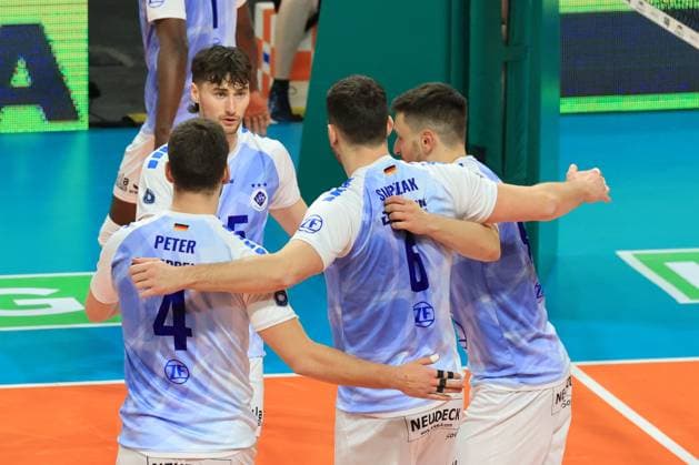 DEU, DVV, 1.VBL, BR Volleys vs. VFB Friredrichshafen, 21.01.2024, Max-Schmeling-Halle, Berlin, DEU, DVV, 1.VBL, BR Volleys vs. VFB Friredrichshafen, im Bild Friedrichshafener-Spielerkreis Foto: Juergen Engler nordphoto GmbH
