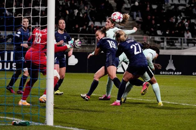 Maren Mjelde of Chelsea (18) heads her side 4-0 ahead Paris FC Feminines v Chelsea Women, Football, UEFA Women s Champions League, Group D, Stade Charlety, Paris, France - 30 Jan 2024 EDITORIAL USE ONLY No use with unauthorised audio, video, data, fixture lists, club league logos or live services. Online in-match use limited to 120 images, no video emulation. No use in betting, games or single club league player publications. Copyright: xDavexWinter Shutterstockx 14324140cj
