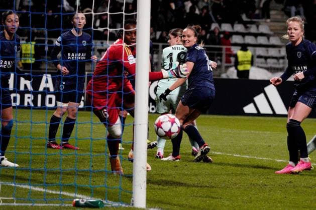 Maren Mjelde of Chelsea (18) heads her side 4-0 ahead Paris FC Feminines v Chelsea Women, Football, UEFA Women s Champions League, Group D, Stade Charlety, Paris, France - 30 Jan 2024 EDITORIAL USE ONLY No use with unauthorised audio, video, data, fixture lists, club league logos or live services. Online in-match use limited to 120 images, no video emulation. No use in betting, games or single club league player publications. Copyright: xDavexWinter Shutterstockx 14324140cl