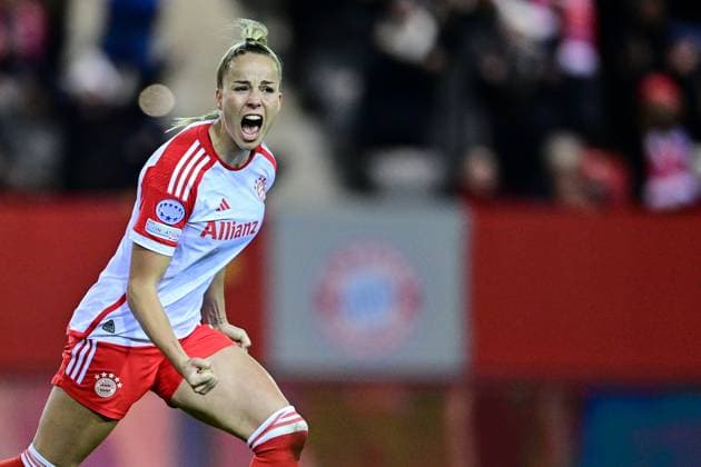 Giulia Gwinn (FC Bayern München, FCB, 7) mit Torjubel, Jubel, Torjubel, Torerfolg, celebrate the goal, goal, celebration, Jubel ueber das Tor zum 1:0 durch Giulia Gwinn (FC Bayern München, FCB, 7), optimistisch, Einzelbild, Aktion, Action, 30.01.2024, München (Deutschland), Fussball, UEFA Womens Champions League, Gruppe C, FC Bayern München - Paris Saint-Germain