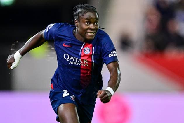 Tabitha Chawinga (PSG, 22) mit Torjubel, Jubel, Torjubel, Torerfolg, celebrate the goal, goal, celebration, Jubel ueber das Tor zum 1:1 durch Tabitha Chawinga (PSG, 22), optimistisch, Einzelbild, Aktion, Action, 30.01.2024, München (Deutschland), Fussball, UEFA Womens Champions League, Gruppe C, FC Bayern München - Paris Saint-Germain