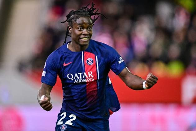 Tabitha Chawinga (PSG, 22) mit Torjubel, Jubel, Torjubel, Torerfolg, celebrate the goal, goal, celebration, Jubel ueber das Tor zum 1:1 durch Tabitha Chawinga (PSG, 22), optimistisch, Einzelbild, Aktion, Action, 30.01.2024, München (Deutschland), Fussball, UEFA Womens Champions League, Gruppe C, FC Bayern München - Paris Saint-Germain