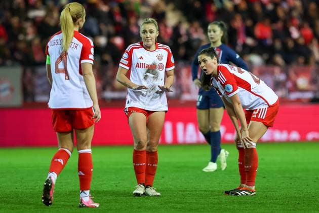 Georgia Standway (FC Bayern Muenchen, 31) mit Sarah Zadrazil (FC Bayern Muenchen, 25) und Glodis Perla Viggosdottir (FC Bayern Muenchen, 04) FC Bayern Muenchen vs. Paris St. Germain, Fussball UEFA Women s Champions League, Gruppenrunde 6. Spieltag, Saison 23 24, 30.01.2024; FC Bayern Muenchen vs. Paris St. Germain, Fussball UEFA Women s Champions League, Gruppenrunde 6. Spieltag, Saison 23 24, 30.01.2024 Muenchen Copyright: xEibner-Pressefoto JennixMaulx EP_JML