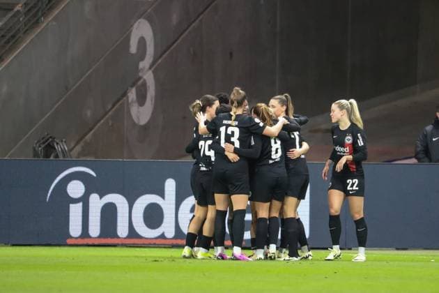 31.01.2024, xusrbx, Fussball Champions League Frauen, Eintracht Frankfurt Frauen - FC Rosengard emspor, die Spielerinnen von Eintracht Frankfurt, Torjubel, Torschuetze, Ilayda Acikgoez (Eintracht Frankfurt, 20), in der 18. Spielminute, (DFL DFB REGULATIONS PROHIBIT ANY USE OF PHOTOGRAPHS as IMAGE SEQUENCES and or QUASI-VIDEO) Frankfurt am Main