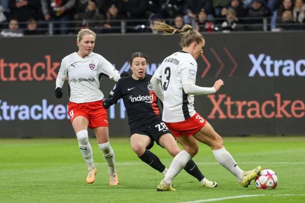 31.01.2024, xusrbx, Fussball Champions League Frauen, Eintracht Frankfurt Frauen - FC Rosengard emspor, v.l. Emilia Larsson (FC Rosengard, 9), Barbara Dunst (Eintracht Frankfurt, 28), Guorun Arnardottir (FC Rosengard, 3), (DFL DFB REGULATIONS PROHIBIT ANY USE OF PHOTOGRAPHS as IMAGE SEQUENCES and or QUASI-VIDEO) Frankfurt am Main