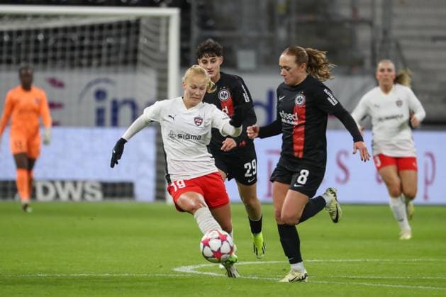 31.01.2024, xusrbx, Fussball Champions League Frauen, Eintracht Frankfurt Frauen - FC Rosengard emspor, v.l.Sofie Bredgaard (FC Rosengard, 19), Dilara Acikgoez (Eintracht Frankfurt, 29), Lisanne Graewe (Eintracht Frankfurt, 8), (DFL DFB REGULATIONS PROHIBIT ANY USE OF PHOTOGRAPHS as IMAGE SEQUENCES and or QUASI-VIDEO) Frankfurt am Main