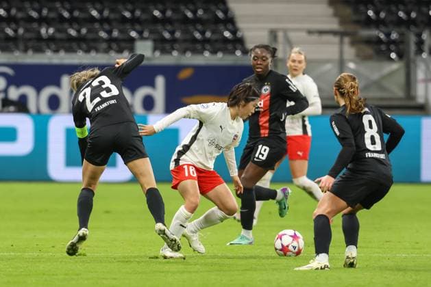 31.01.2024, xusrbx, Fussball Champions League Frauen, Eintracht Frankfurt Frauen - FC Rosengard emspor, v.l. Sara Doorsoun Khajeh (Eintracht Frankfurt, 23), Mai Kadowaki (FC Rosengard, 16), Nicole Anyomi (Eintracht Frankfurt, 19), Lisanne Graewe (Eintracht Frankfurt, 8), (DFL DFB REGULATIONS PROHIBIT ANY USE OF PHOTOGRAPHS as IMAGE SEQUENCES and or QUASI-VIDEO) Frankfurt am Main