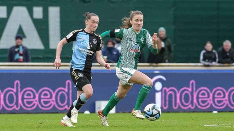 v.li.: Vanessa Haim (1. FC Nürnberg, 19) und Michaela Brandenburg (SV Werder Bremen, 14) im Zweikampf, Duell, Dynamik, Aktion, Action, Spielszene, DIE DFB-RICHTLINIEN UNTERSAGEN JEGLICHE NUTZUNG VON FOTOS ALS SEQUENZBILDER UND ODER VIDEOÄHNLICHE FOTOSTRECKEN. DFB REGULATIONS PROHIBIT ANY USE OF PHOTOGRAPHS AS IMAGE SEQUENCES AND OR QUASI-VIDEO., 03.02.2024, Bremen (Deutschland), Fussball, Google Pixel Frauen-Bundesliga, SV Werder Bremen - 1. FC Nürnberg