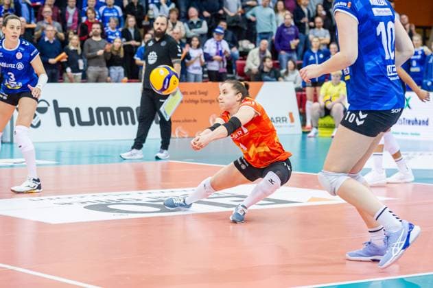 Roosa Koskelo (Allianz MTV Stuttgart, 01) - Ballannahme Allianz MTV Stuttgart - SC Potsdam, Volleyball Bundesliga, Frauen, VBL, Saison 2023 24, 03.02.2024, Stuttgart (SCHARRena), DEU Allianz MTV Stuttgart - SC Potsdam, Sport, Volleyball Bundesliga, Frauen, VBL, Saison 2023 24, 03.02.2024, Stuttgart (SCHARRena), DEU Stuttgart Copyright: xSandyxDinkelackerx EP_SDR