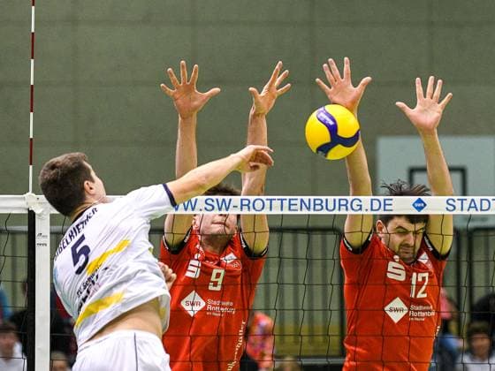 Yannick Bibelriether (SV Schwaig 5), Linus Herrmann (TV Rottenburg 9), Yannick Menke (TV Rottenburg 12), Block, TV Rottenburg vs. SV Schwaig, Volleyball, 2. Bundesliga, Spieltag 16, Saison 2023-2024, 04.02.2024, TV Rottenburg vs. SV Schwaig, Volleyball, 2. Bundesliga, Spieltag 16, Saison 2023-2024, 04.02.2024 Rottenburg am Neckar Copyright: xEibner-Pressefoto FlorianxSchustx EP_FSU