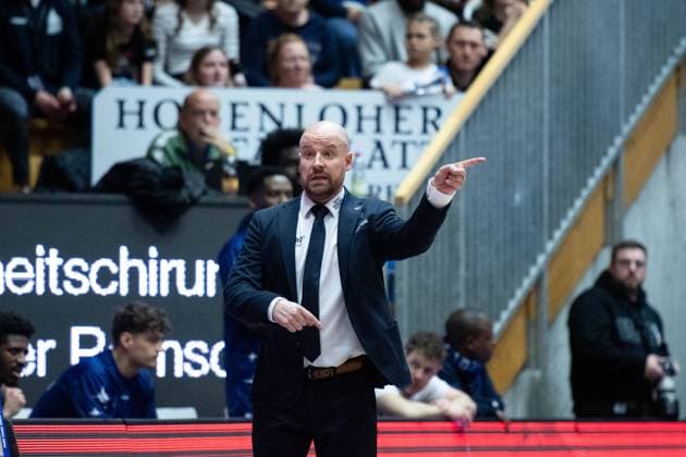 Jussi Laakso (Crailsheim Merlins, Trainer), GER, HAKRO Merlins Crailsheim vs MHP Riesen Ludwigsburg, easycredit Basketball Bundesliga, 20. Spieltag, Saison 2023 2024, 10.02.2024 GER, HAKRO Merlins Crailsheim vs MHP Riesen Ludwigsburg, easycredit Basketball Bundesliga, 20. Spieltag, Saison 2023 2024, 10.02.2024 Ilshofen Copyright: xEibner-Pressefoto Memmlerx EP_MMR