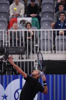 February 10, 2024, Dallas, Texas, United States: February 10, 2024, Dallas, Texas, United States: Santiago Gonzalez (MEX) serves in men s doubles quarter final match during the Dallas Open at the Styslinger ALTEC Tennis Center on the campus of Southern Methodist University. on February 10, 2024 in Dallas, Texas, United States. Dallas United States - ZUMAe321 20240210_zsa_e321_007 Copyright: xJavierxVicenciox xEyepixxGroupx