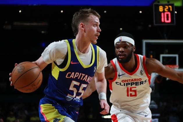 February 11, 2024, Mexico City, Ciudad de Mexico, Mexico: February 11, 2024 in Mexico City, Mexico: Adam Kunkel (55) of Capitanes drives to the basket against Elijah Harkless (15) of Ontario Clippers during the NBA, Basketball Herren, USA G League match between Mexico City Capitanes and Ontario Clippers at Mexico City Arena. on February 11, 2024. In Mexico City, Mexico. Mexico City Mexico - ZUMAe321 20240211_zsa_e321_027 Copyright: xCarlosxSantiago xEyepixxGroupx