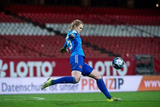 Kristin Krammer (FC Nuernberg, 25) am Ball, GER, FC Nuernberg vs Bayer 04 Leverkusen, Fussball Google Pixel Frauen Bundesliga, 13. Spieltag, Saison 2023 2024, 12.02.2024 DFB regulations prohibit any use of photographs as image sequences and or quasi-video GER, FC Nuernberg vs Bayer 04 Leverkusen, Fussball Google Pixel Frauen Bundesliga, 13. Spieltag, Saison 2023 2024, 12.02.2024 Nuernberg Copyright: xEibner-Pressefoto Memmlerx EP_MMR