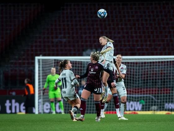 Elisa Senß (Bayer 04 Leverkusen, 06) im Zweikampf mit Selma Magnusdottir (FC Nuernberg, 37), GER, FC Nuernberg vs Bayer 04 Leverkusen, Fussball Google Pixel Frauen Bundesliga, 13. Spieltag, Saison 2023 2024, 12.02.2024 DFB regulations prohibit any use of photographs as image sequences and or quasi-video GER, FC Nuernberg vs Bayer 04 Leverkusen, Fussball Google Pixel Frauen Bundesliga, 13. Spieltag, Saison 2023 2024, 12.02.2024 Nuernberg Copyright: xEibner-Pressefoto Memmlerx EP_MMR