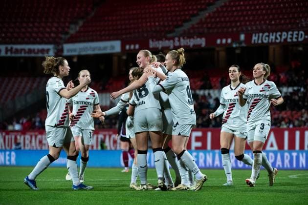 Karolina Lea Vilhjalmsdottir (Bayer 04 Leverkusen, 18), Emilie Bragstad (Bayer 04 Leverkusen, 14), Nikola Karczewska (Bayer 04 Leverkusen, 09), Melissa Friedrich (Bayer 04 Leverkusen, 03), Selina Ostermeier (Bayer 04 Leverkusen, 02), Synne Skinnes Hansen (Bayer 04 Leverkusen, 10) jubeln ueber das Tor zum 1:2, GER, FC Nuernberg vs Bayer 04 Leverkusen, Fussball Google Pixel Frauen Bundesliga, 13. Spieltag, Saison 2023 2024, 12.02.2024 DFB regulations prohibit any use of photographs as image sequences and or quasi-video GER, FC Nuernberg vs Bayer 04 Leverkusen, Fussball Google Pixel Frauen Bundesliga, 13. Spieltag, Saison 2023 2024, 12.02.2024 Nuernberg Copyright: xEibner-Pressefoto Memmlerx EP_MMR