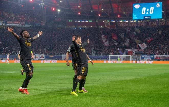 Fussball, Herren, Saison 2023 2024, UEFA Champions League (Achtelfinale, Hinspiel), RB Leipzig - Real Madrid, v. l. Vinicius Junior, Brahim Diaz (beide Madrid), Jubel nach dem Tor zum 1:0, 13.02. 2024, Copyright: xSebastianxRäppold MatthiasxKochx
