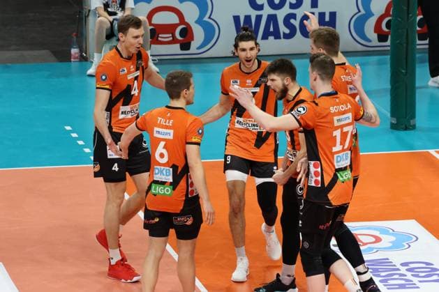 DEU, DVV, 1.VBL, BR Volleys vs. FT1844 Freiburg, 14.02.2024, Max-Schmeling-Halle, Berlin, DEU, DVV, 1.VBL, BR Volleys vs. FT1844 Freiburg, im Bild BR Volleys-Spielerkreis Foto: Juergen Engler nordphoto GmbH