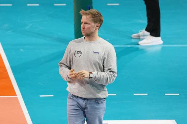 DEU, DVV, 1.VBL, BR Volleys vs. FT1844 Freiburg, 14.02.2024, Max-Schmeling-Halle, Berlin, DEU, DVV, 1.VBL, BR Volleys vs. FT1844 Freiburg, im Bild Trainer Jakob Schoenhagen (FT 1844 Freiburg) Foto: Juergen Engler nordphoto GmbH