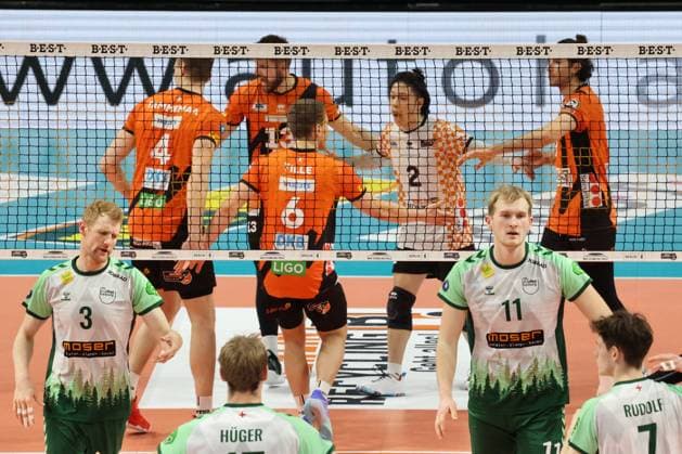 DEU, DVV, 1.VBL, BR Volleys vs. FT1844 Freiburg, 14.02.2024, Max-Schmeling-Halle, Berlin, DEU, DVV, 1.VBL, BR Volleys vs. FT1844 Freiburg, im Bild BR Volleys-Spielerkreis, Freiburger-Spielerkreis Foto: Juergen Engler nordphoto GmbH