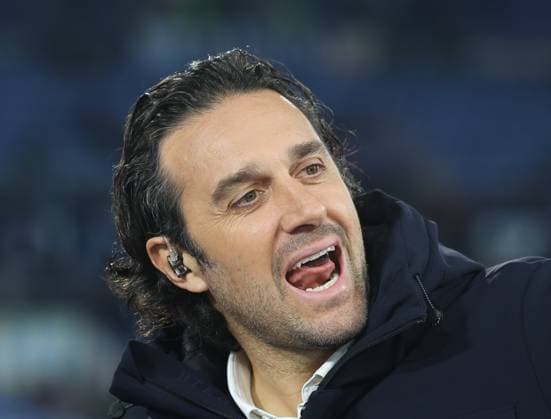 Ex-Bayern-Spieler am Mikrofon beim italienischen Fernsehen, Luca Toni, SS Lazio Rom vs. Bayern Muenchen, Champions-League, Achtelfinale, Hinspiel, Saison 2023-24, 14.02.2024, SS Lazio Rom vs. Bayern Muenchen, Champions-League, Achtelfinale, Hinspiel, Saison 2023-24, 14.02.2024, Rom Copyright: xEibner-Pressefoto JoergxNiebergax EP_EER