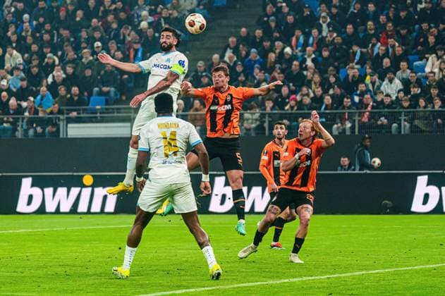 Torschuss Torchance per Kopfball Samuel Gigot (Olympique de Marseille, 04) GER, Schachtar Donezk vs. Olympique de Marseille, Fussball, Europa League, Play-offs, Saison 2023 2024, 15.02.2024 GER, Schachtar Donezk vs. Olympique de Marseille, Fussball, Europa League, Play-offs, Saison 2023 2024, 15.02.2024 Hamburg Copyright: xEibner-Pressefoto MarcelxvonxFehrnx EP_MFN