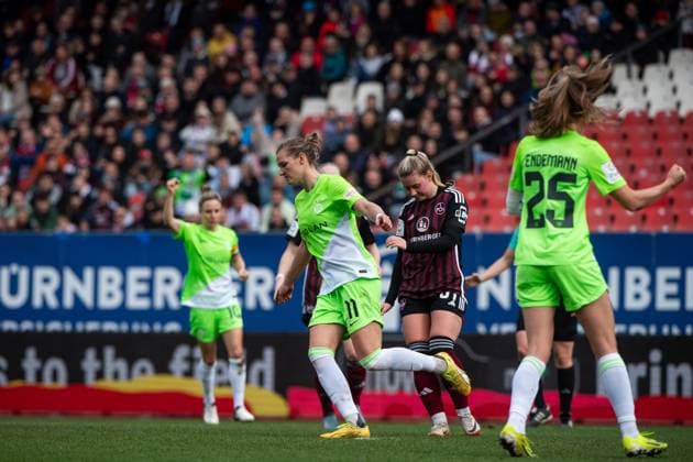 Alexandra Popp (VfL Wolfsburg, 11), Vivien Endemann (VfL Wolfsburg, 25), Svenja Huth (VfL Wolfsburg, 10) jubeln ueber das Tor zum 1:2, GER, FC Nuernberg vs VfL Wolfsburg, Fussball Google Pixel Frauen Bundesliga, 14. Spieltag, Saison 2023 2024, 17.02.2024 DFB regulations prohibit any use of photographs as image sequences and or quasi-video GER, FC Nuernberg vs VfL Wolfsburg, Fussball Google Pixel Frauen Bundesliga, 14. Spieltag, Saison 2023 2024, 17.02.2024 Nuernberg Copyright: xEibner-Pressefoto Memmlerx EP_MMR