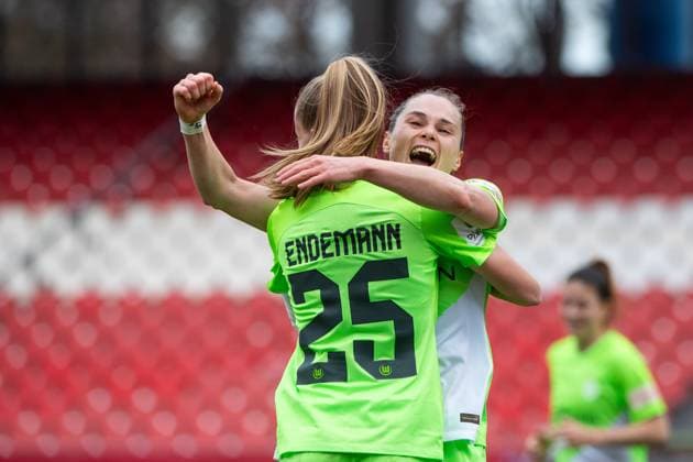 Ewa Pajor (VfL Wolfsburg, 09), Vivien Endemann (VfL Wolfsburg, 25) jubeln ueber das Tor zum 1:3, GER, FC Nuernberg vs VfL Wolfsburg, Fussball Google Pixel Frauen Bundesliga, 14. Spieltag, Saison 2023 2024, 17.02.2024 DFB regulations prohibit any use of photographs as image sequences and or quasi-video GER, FC Nuernberg vs VfL Wolfsburg, Fussball Google Pixel Frauen Bundesliga, 14. Spieltag, Saison 2023 2024, 17.02.2024 Nuernberg Copyright: xEibner-Pressefoto Memmlerx EP_MMR