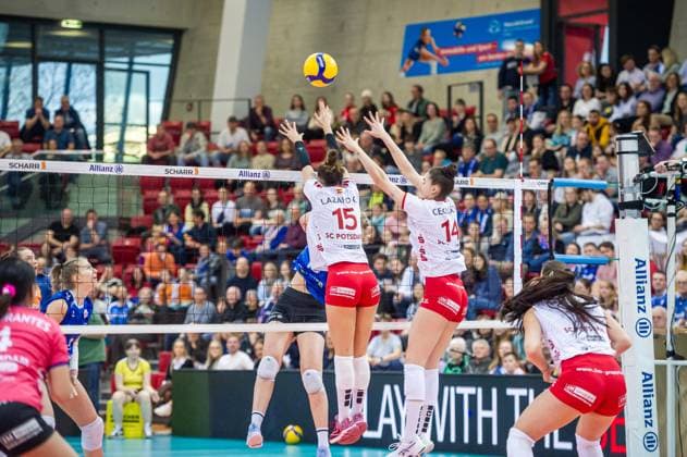 Potsdamer Block Raquel Lazaro (SC Potsdam, 15) und Anastasia Cekulaev (SC Potsdam, 14), re. Allianz MTV Stuttgart - SC Potsdam, Volleyball Bundesliga, Frauen, VBL, Saison 2023 24, 17.02.2024, Stuttgart (SCHARRena), DEU Allianz MTV Stuttgart - SC Potsdam, Sport, Volleyball Bundesliga, Frauen, VBL, Saison 2023 24, 17.02.2024, Stuttgart (SCHARRena), DEU Stuttgart Copyright: xSandyxDinkelackerx EP_SDR