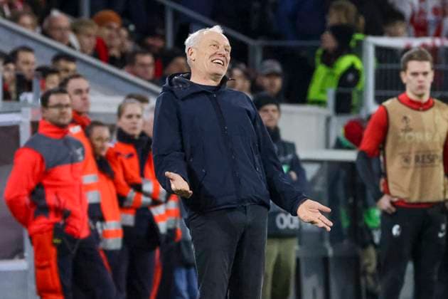 Christian Streich (SC Freiburg, Trainer), Geste, Gestik, gestikuliert , Fussball, UEFA Europa League, Play-off 2. Spiel, 2023 2024, SC Freiburg vs. RC Lens, 22.02.2024, Europa-Park Stadion , Freiburg im Breisgau, Deutschland Freiburg im Breisgau Europa-Park Stadion Baden-Wuerttemberg Deutschland Copyright: xGrantxHubbsx