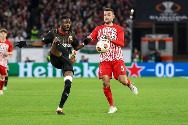 Salis Abdul Samed (RC Lens, 06) und Manuel Gulde (SC Freiburg, 05) im Zweikampf , Fussball, UEFA Europa League, Play-off 2. Spiel, 2023 2024, SC Freiburg vs. RC Lens, 22.02.2024, Europa-Park Stadion , Freiburg im Breisgau, Deutschland Freiburg im Breisgau Europa-Park Stadion Baden-Wuerttemberg Deutschland Copyright: xGrantxHubbsx