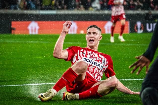 Torjubel SC Freiburg beim 2:2 Ausgleich in der 90 Minute durch Roland Sallai (SC Freiburg, 22) , Fussball, UEFA Europa League, Play-off 2. Spiel, 2023 2024, SC Freiburg vs. RC Lens, 22.02.2024, Europa-Park Stadion , Freiburg im Breisgau, Deutschland Freiburg im Breisgau Europa-Park Stadion Baden-Wuerttemberg Deutschland Copyright: xJoeranxSteinsiekx